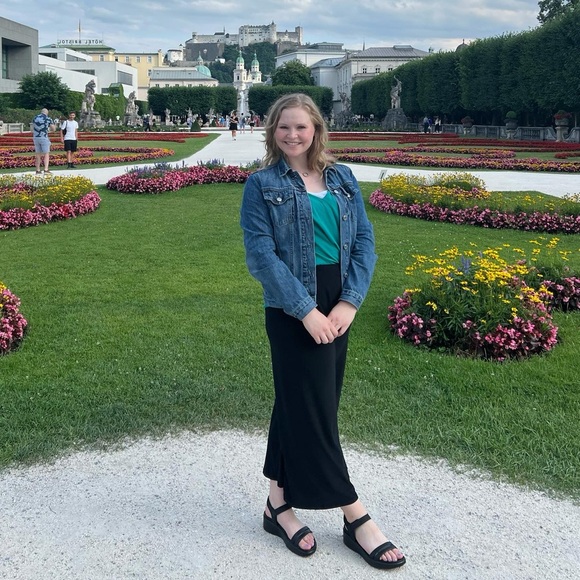 Meet your Posher, Elsa - Picture 1 of 2